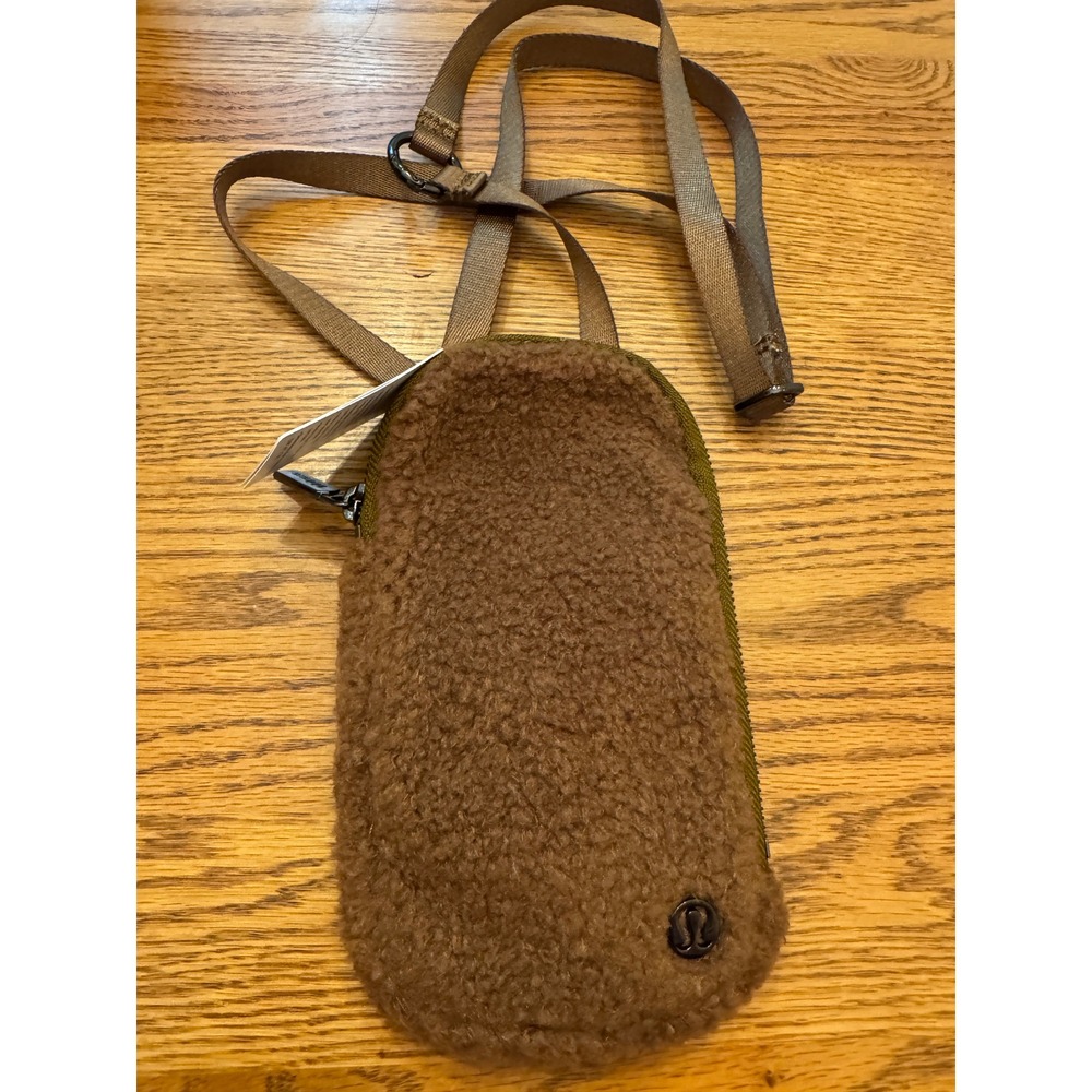 NWT Lululemon Modular Phone Crossbody Burnt Caramel New Fleece Bag Brown